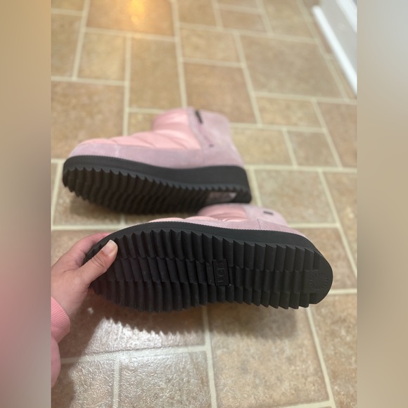 RESERVED UGG Ridge Pink Mini Boots Size 8.5 Women’s NWOB - Picture 5 of 8